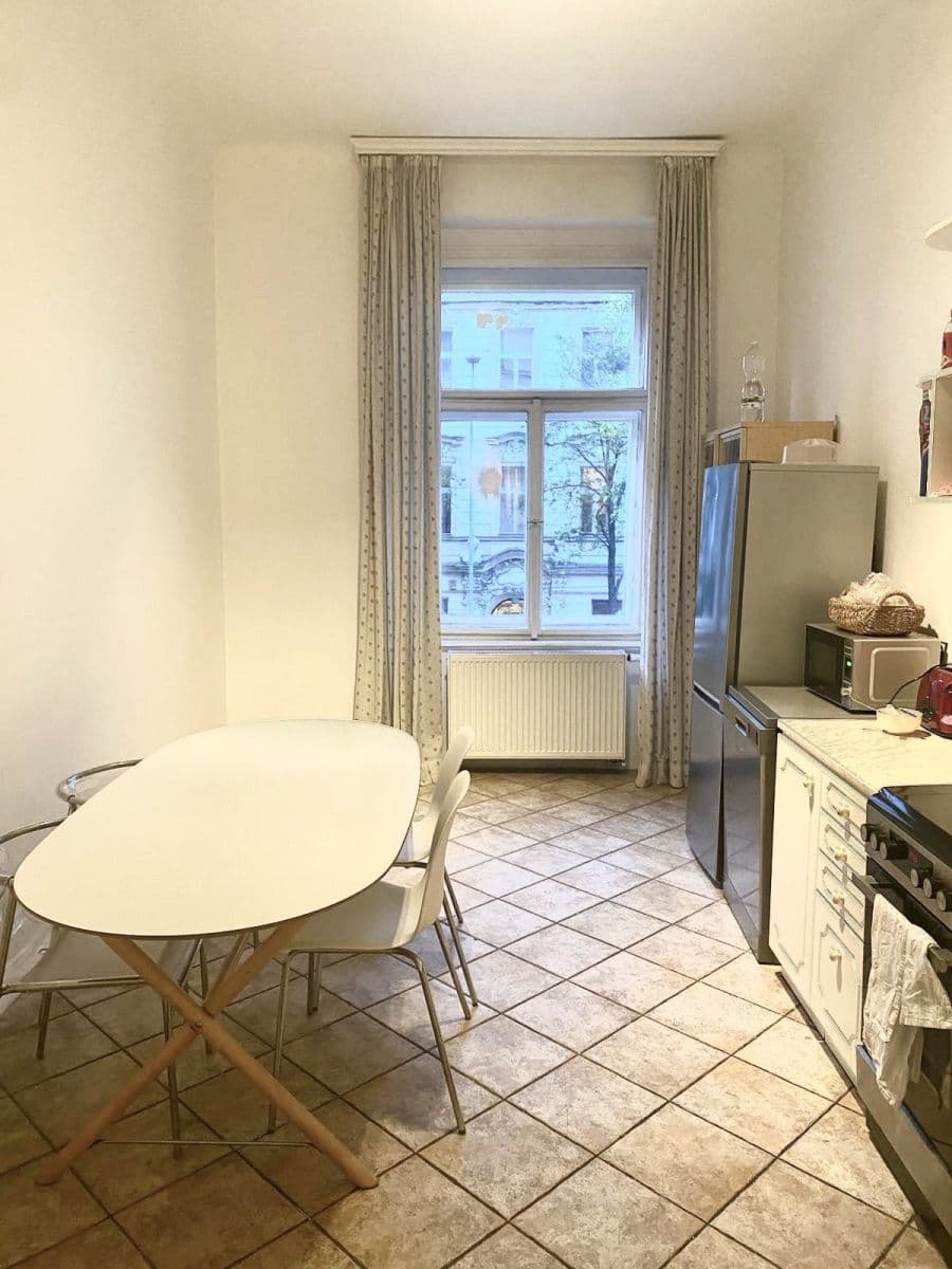 Pronájem bytu  150 m², Korunní, Praha, Praha