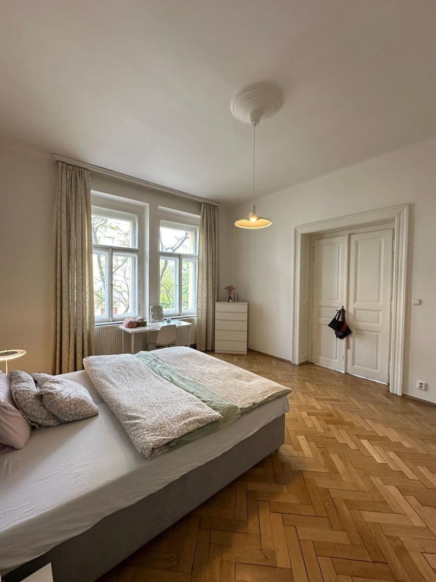Pronájem bytu  150 m², Korunní, Praha, Praha