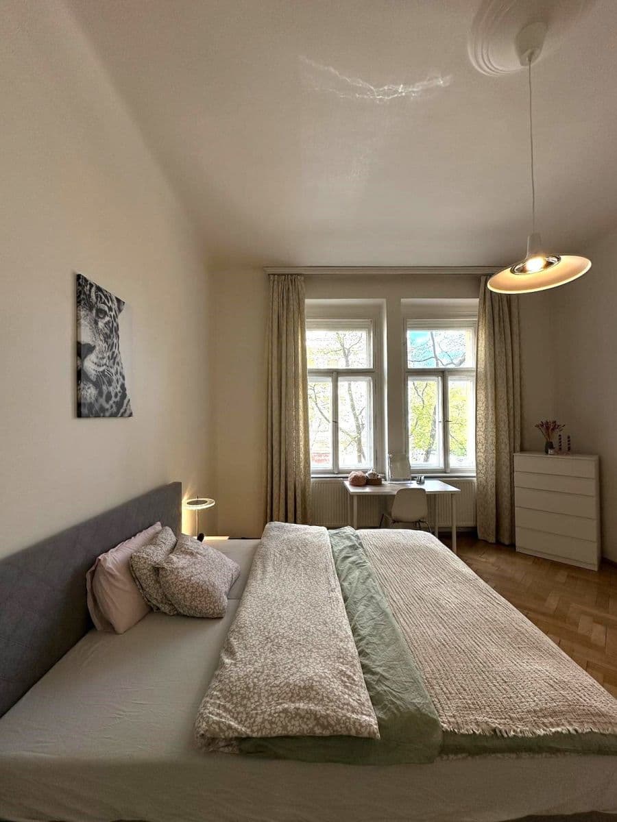 Pronájem bytu  150 m², Korunní, Praha, Praha