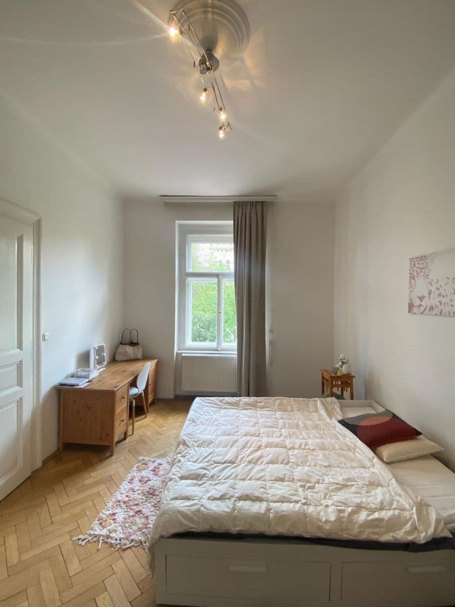 Pronájem bytu  150 m², Korunní, Praha, Praha