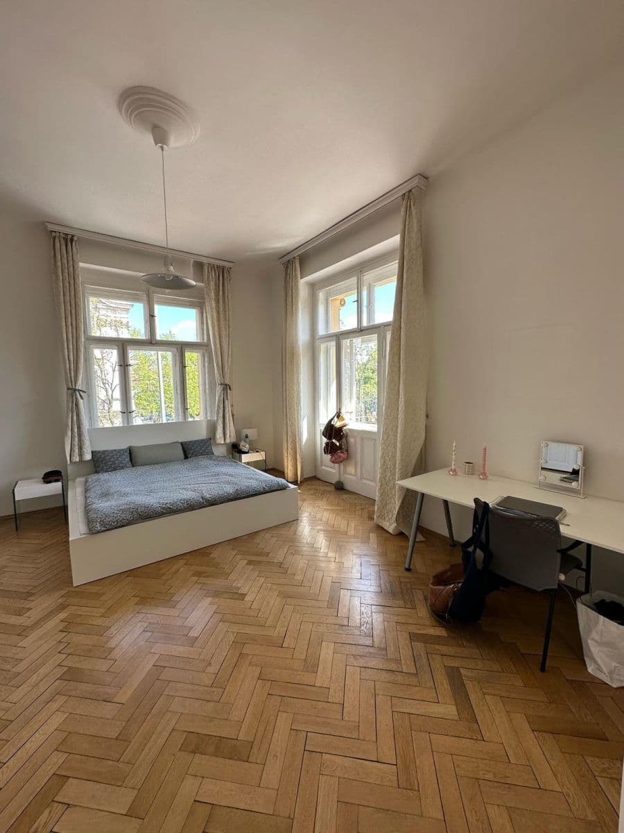 Pronájem bytu  150 m², Korunní, Praha, Praha