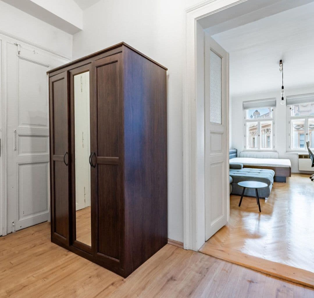 Pronájem bytu  53 m², Budečská, Praha, Praha