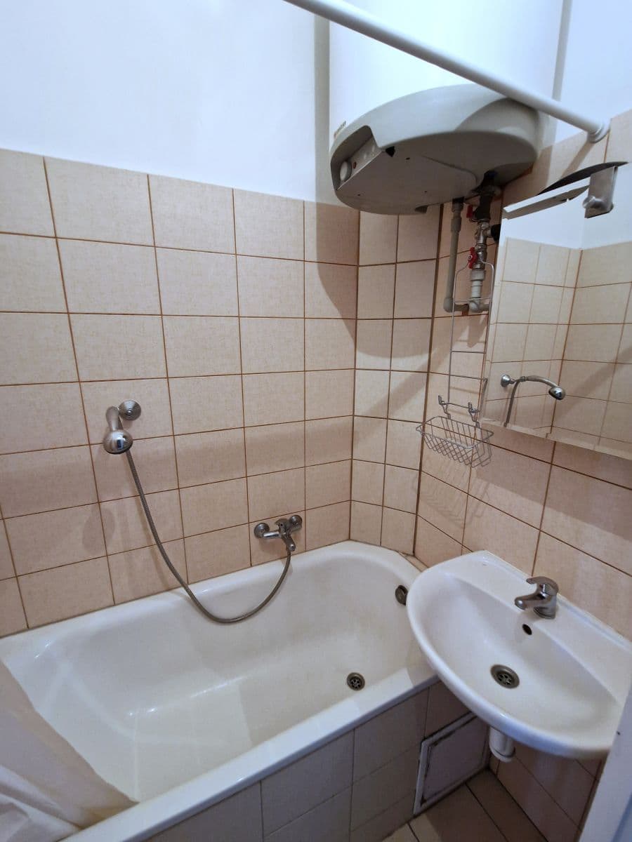 Pronájem bytu  53 m², Budečská, Praha, Praha