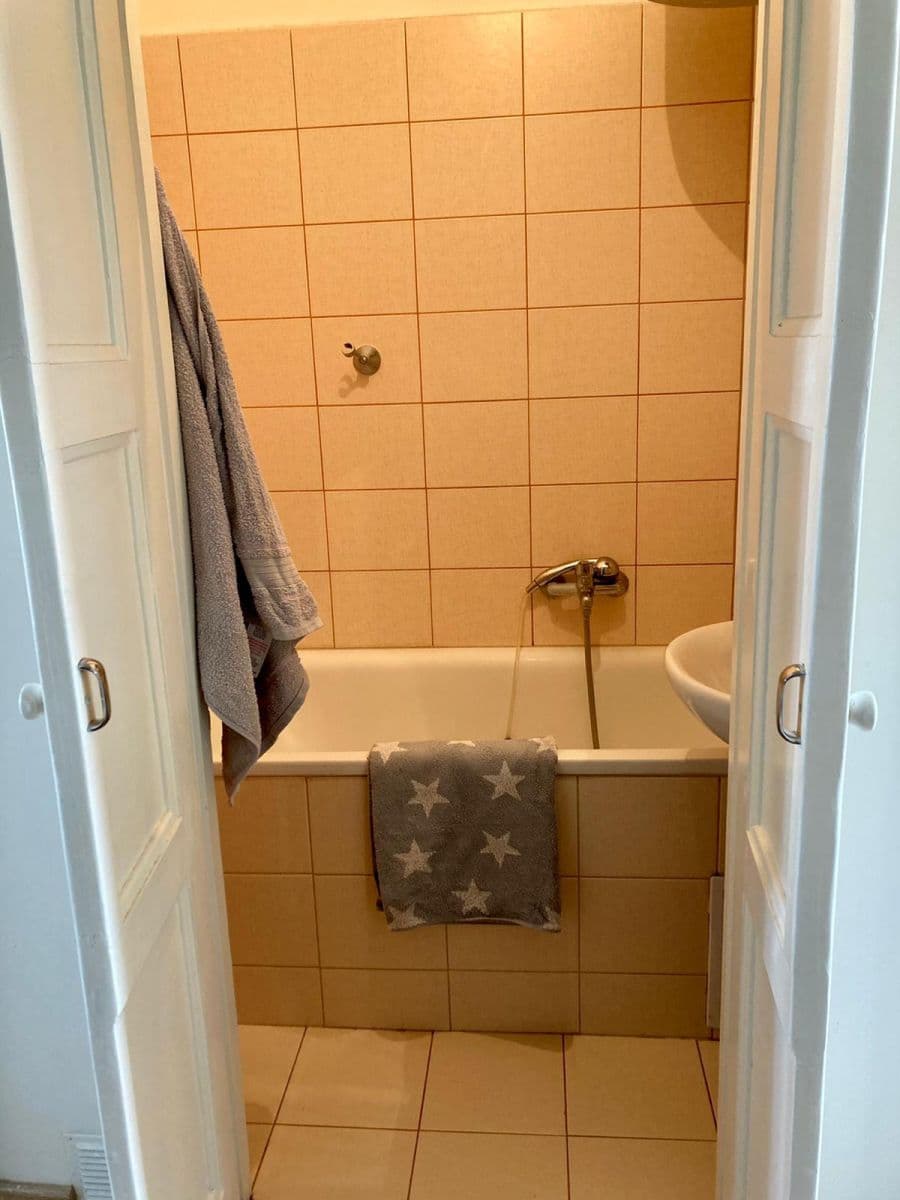 Pronájem bytu  51 m², Budečská, Praha, Praha