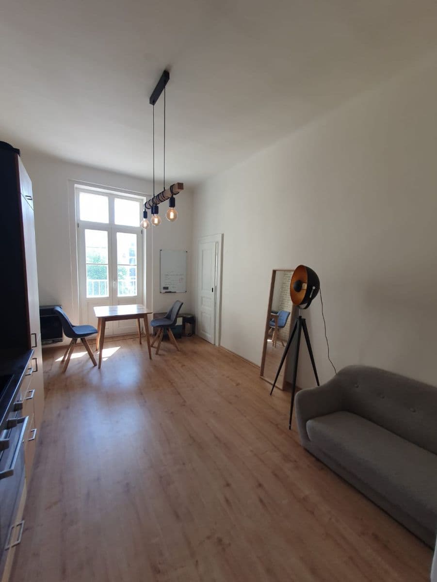 Pronájem bytu  51 m², Budečská, Praha, Praha