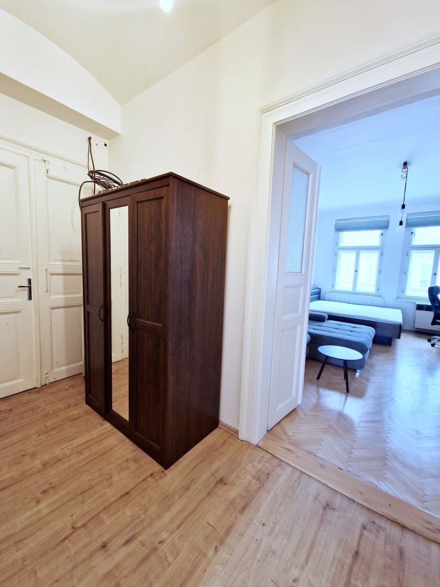 Pronájem bytu  53 m², Budečská, Praha, Praha