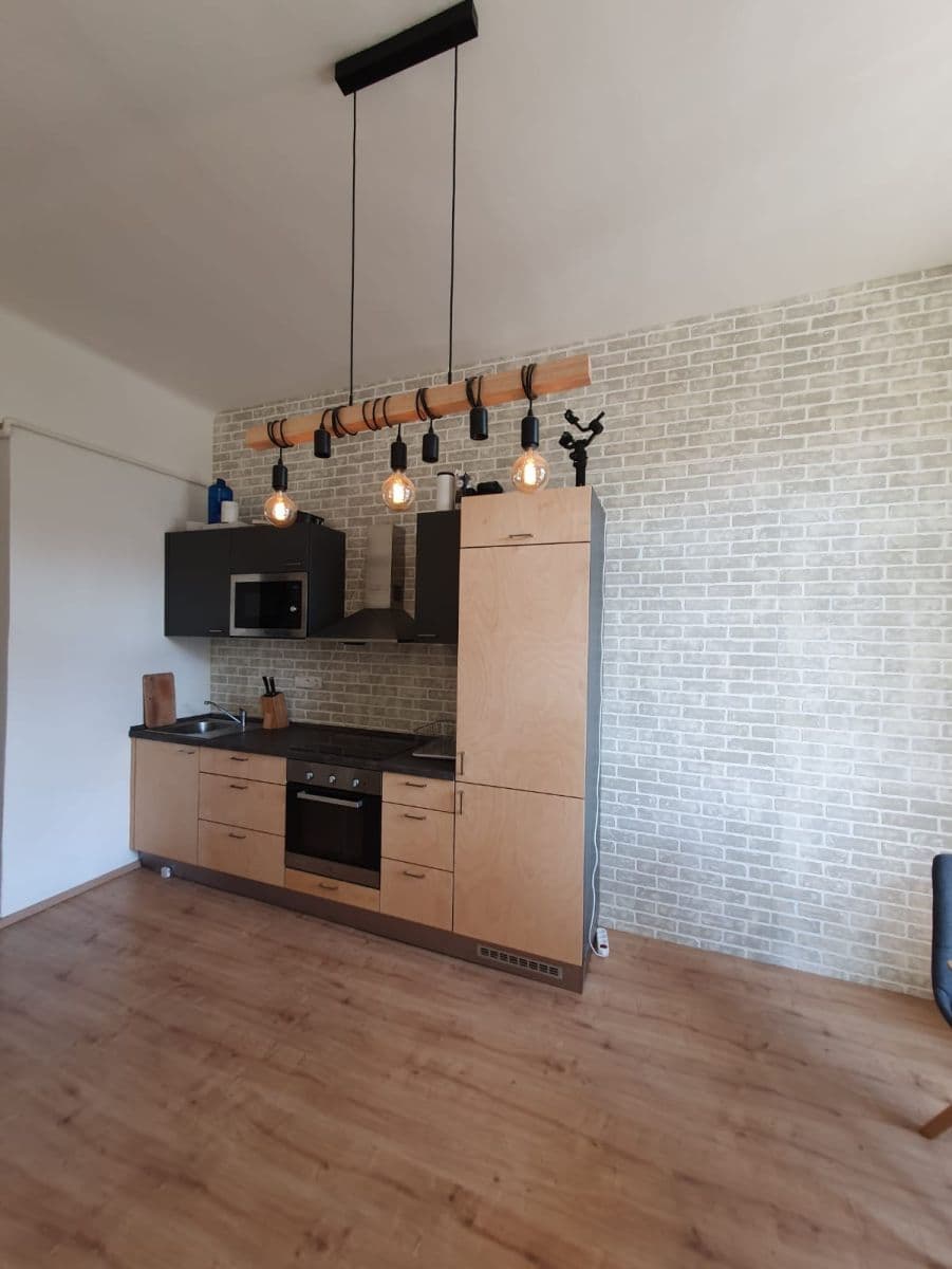 Pronájem bytu  51 m², Budečská, Praha, Praha