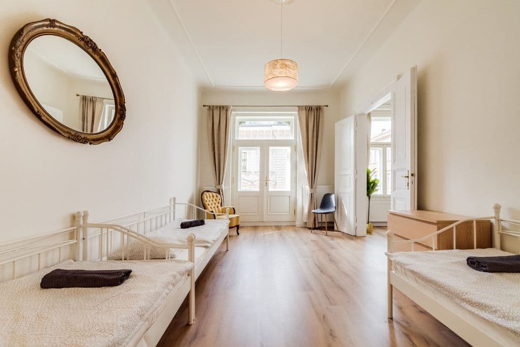 Pronájem bytu  103 m², Křižovnická, Praha, Praha