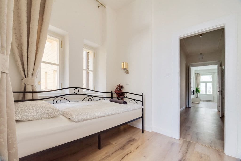 Pronájem bytu  103 m², Křižovnická, Praha, Praha