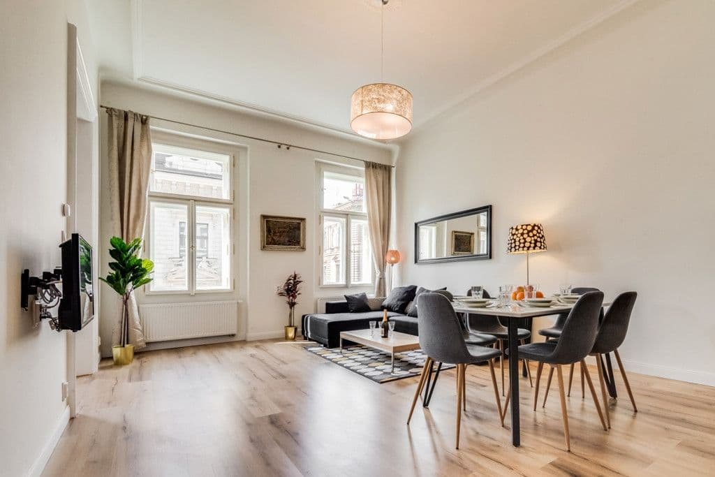 Pronájem bytu  103 m², Křižovnická, Praha, Praha