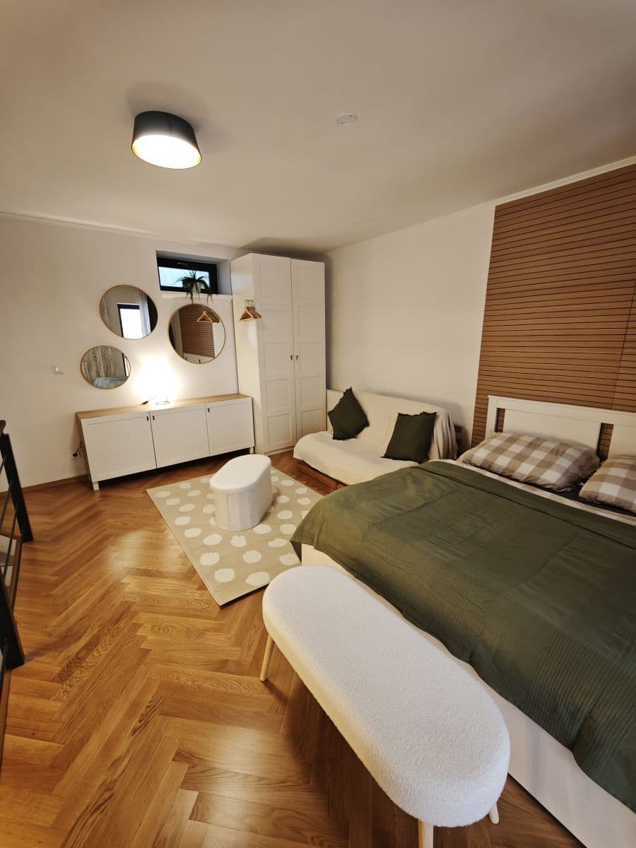 Pronájem bytu  46 m², Pernerova, Praha, Praha