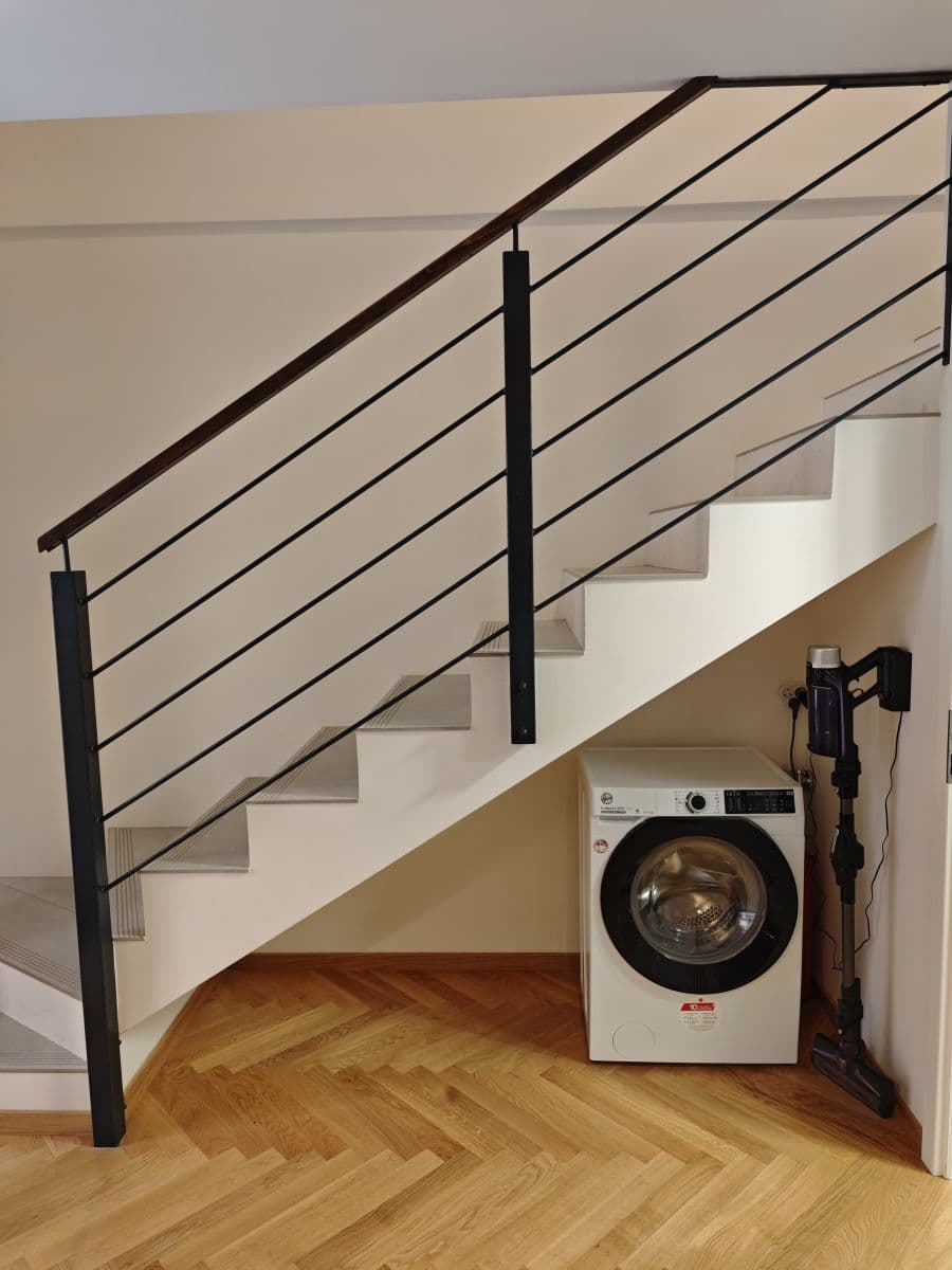 Pronájem bytu  46 m², Pernerova, Praha, Praha
