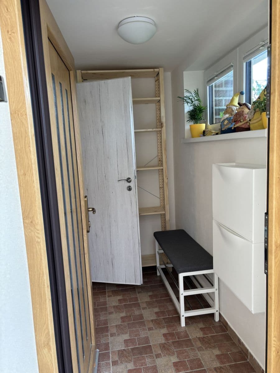 Pronájem bytu  22 m², Dědinská, Praha, Praha