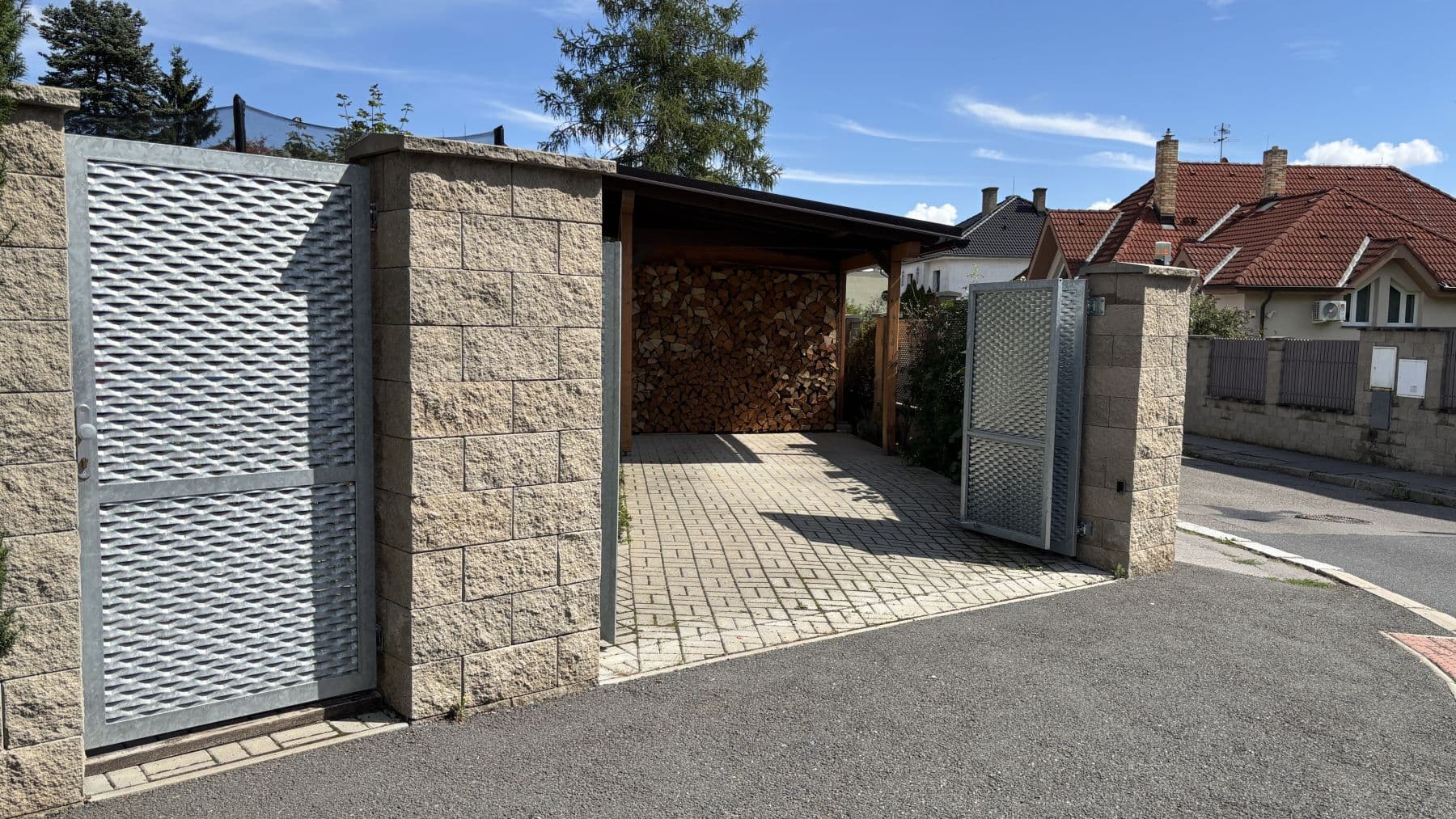Pronájem bytu  22 m², Dědinská, Praha, Praha