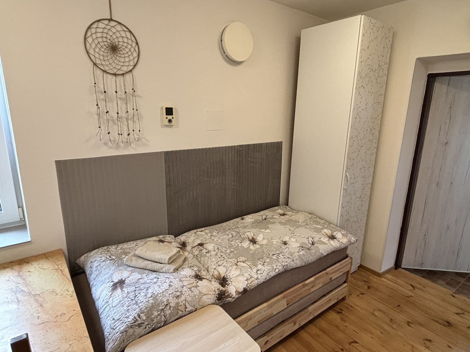 Pronájem bytu  22 m², Dědinská, Praha, Praha