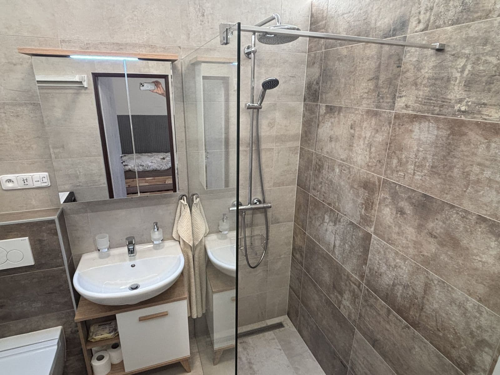 Pronájem bytu  22 m², Dědinská, Praha, Praha