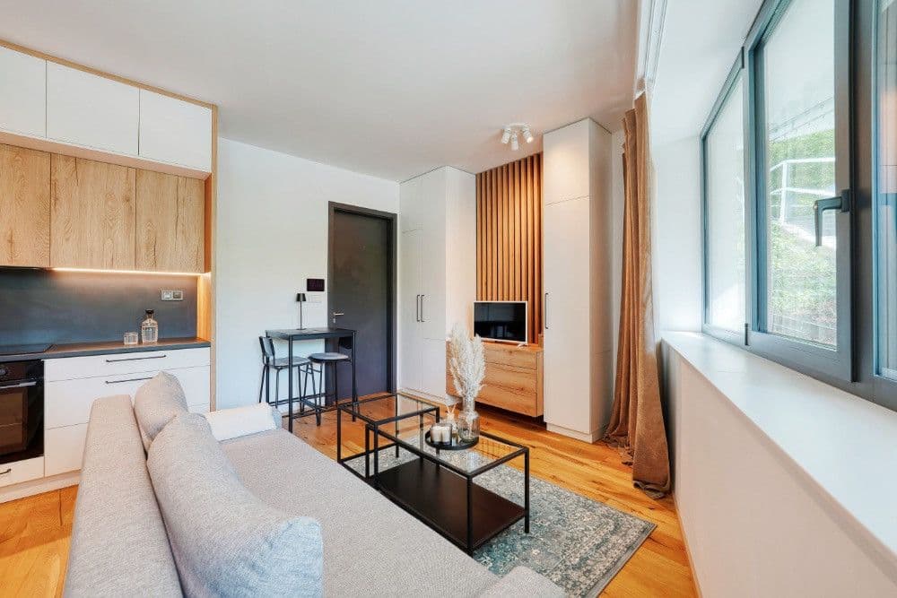 Pronájem bytu  34 m², Mošnova, Praha, Praha