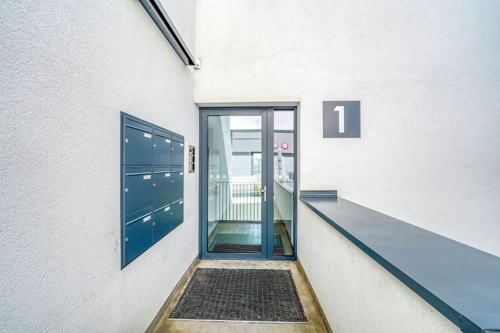 Pronájem bytu  34 m², Mošnova, Praha, Praha
