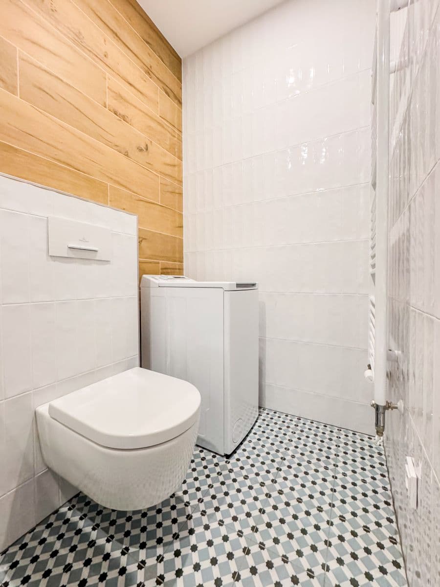Pronájem bytu  55 m², Na Výšinách, Praha, Praha