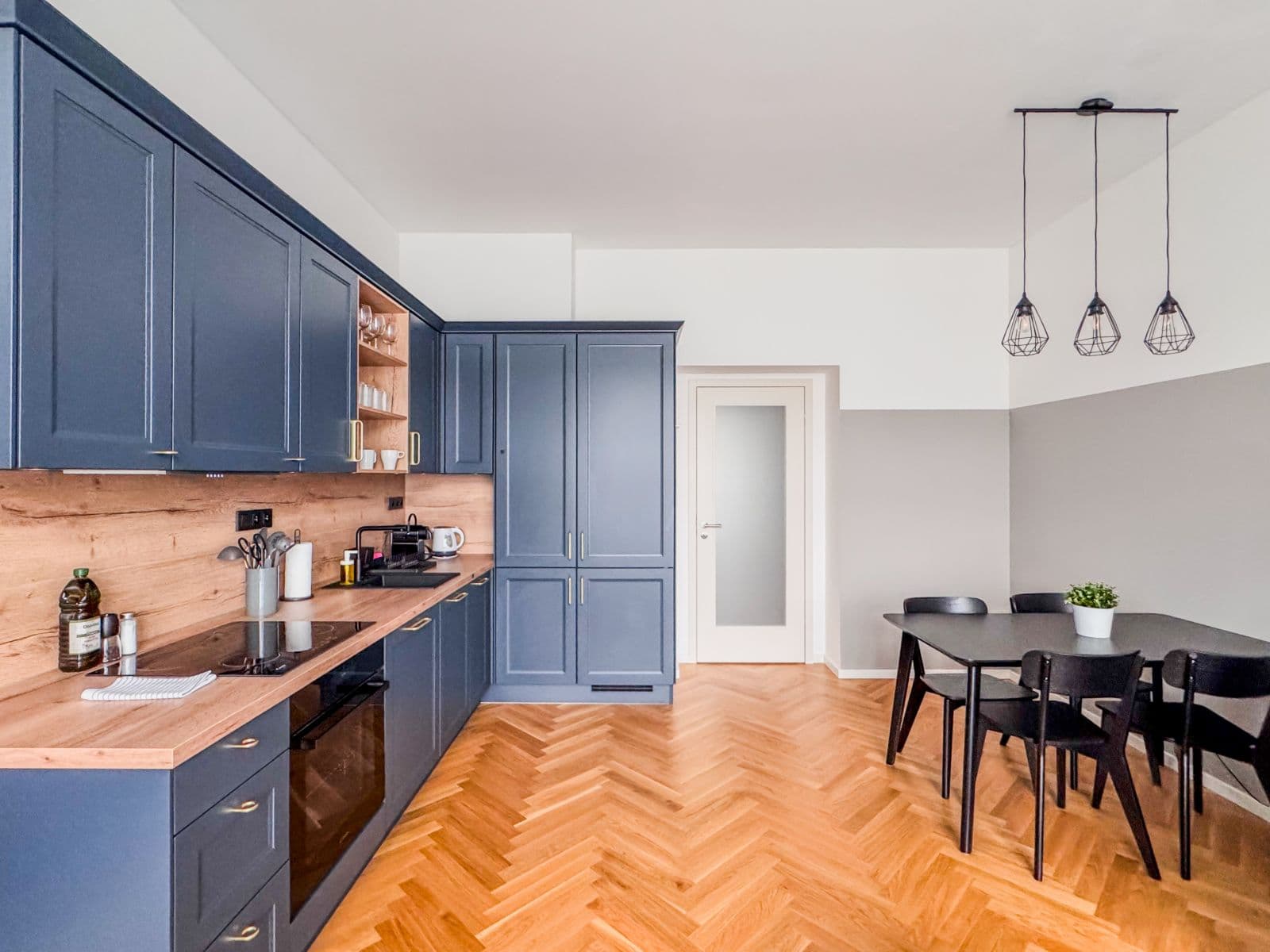 Pronájem bytu  55 m², Na Výšinách, Praha, Praha