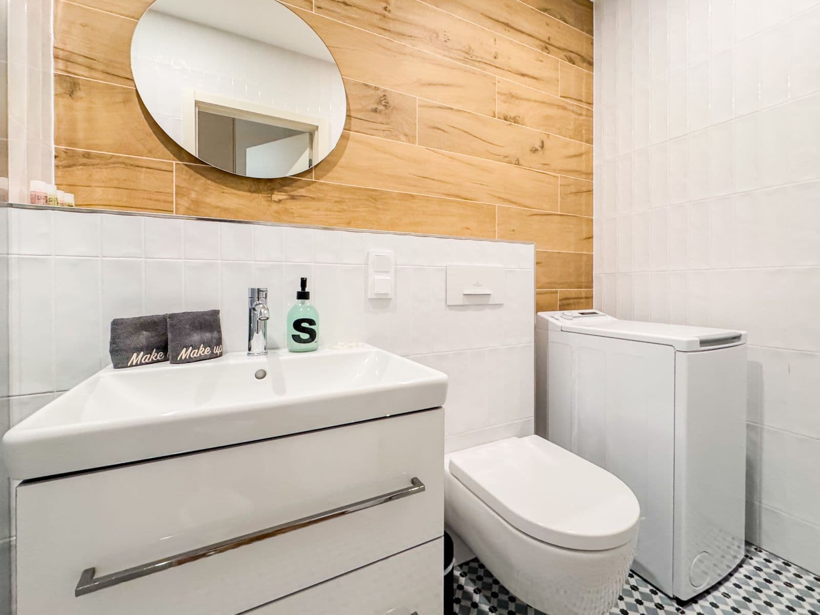 Pronájem bytu  55 m², Na Výšinách, Praha, Praha