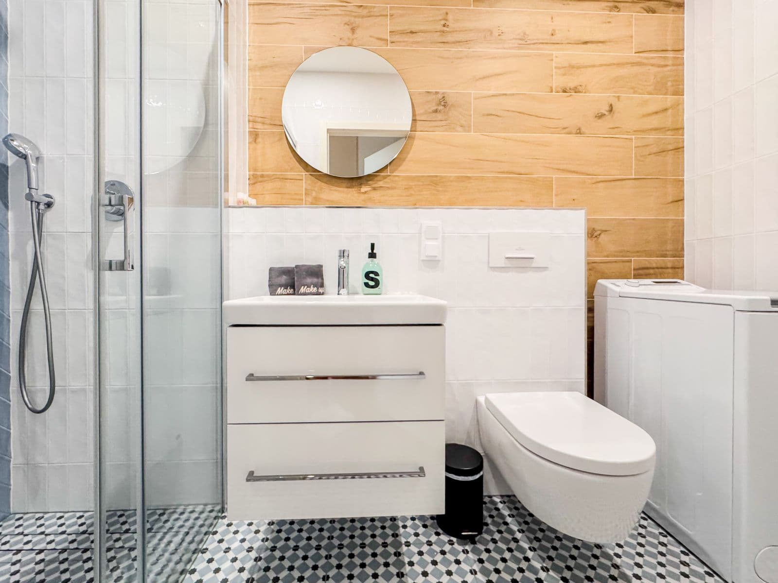 Pronájem bytu  55 m², Na Výšinách, Praha, Praha