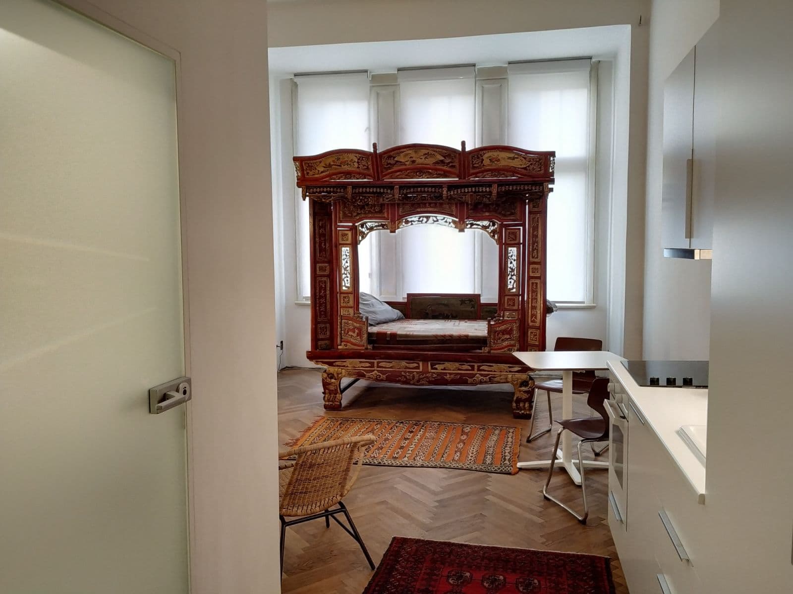 Pronájem bytu  30 m², Prvního pluku, Praha, Praha