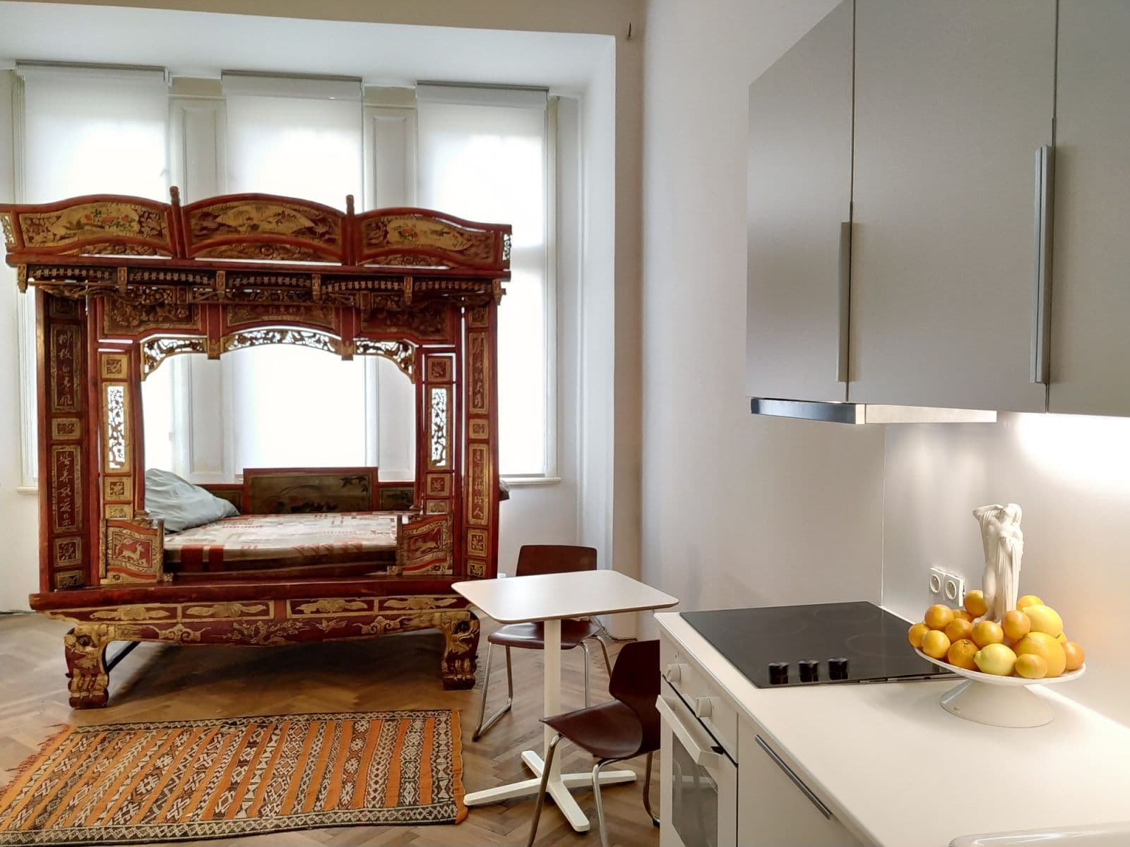Pronájem bytu  30 m², Prvního pluku, Praha, Praha