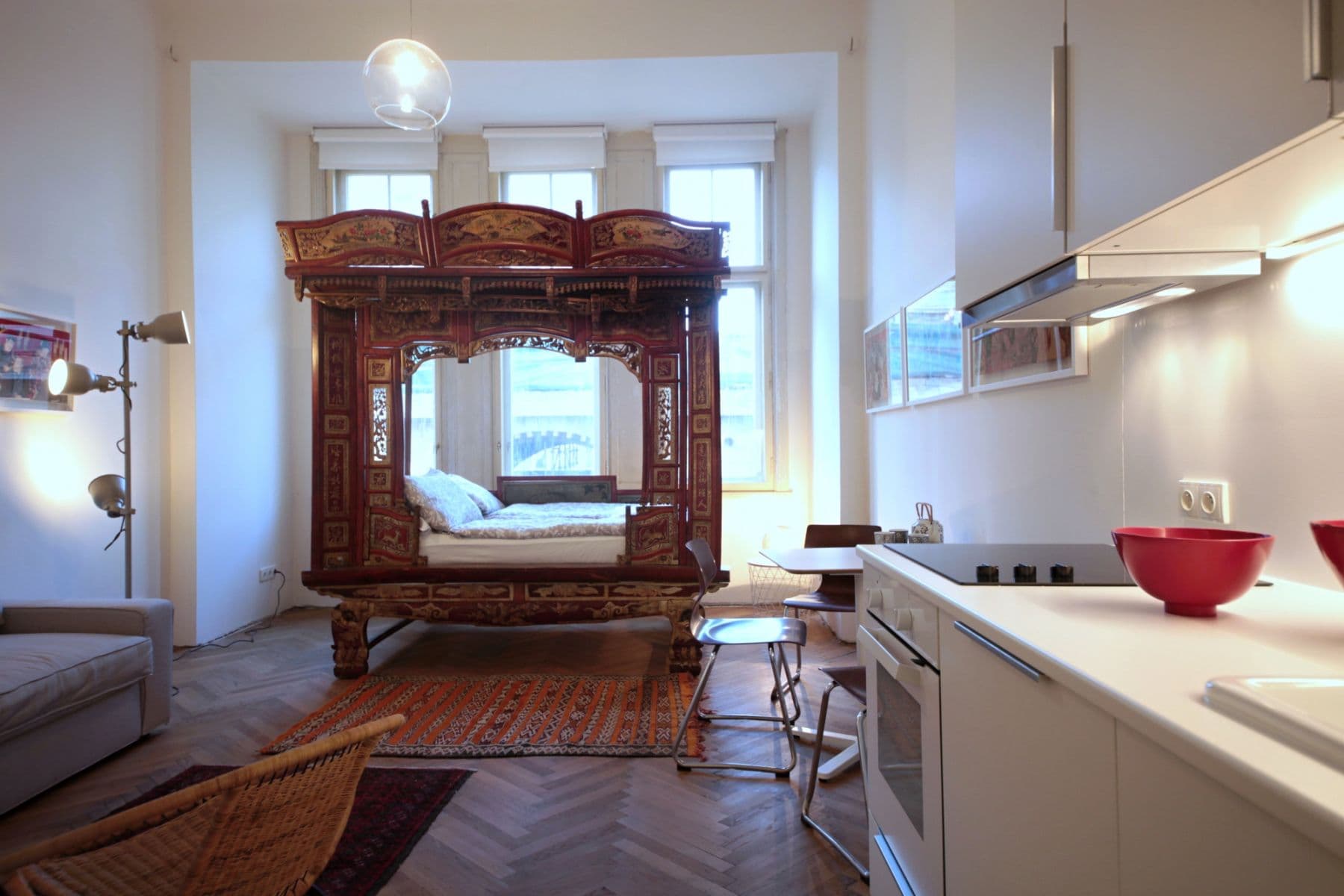Pronájem bytu  30 m², Prvního pluku, Praha, Praha