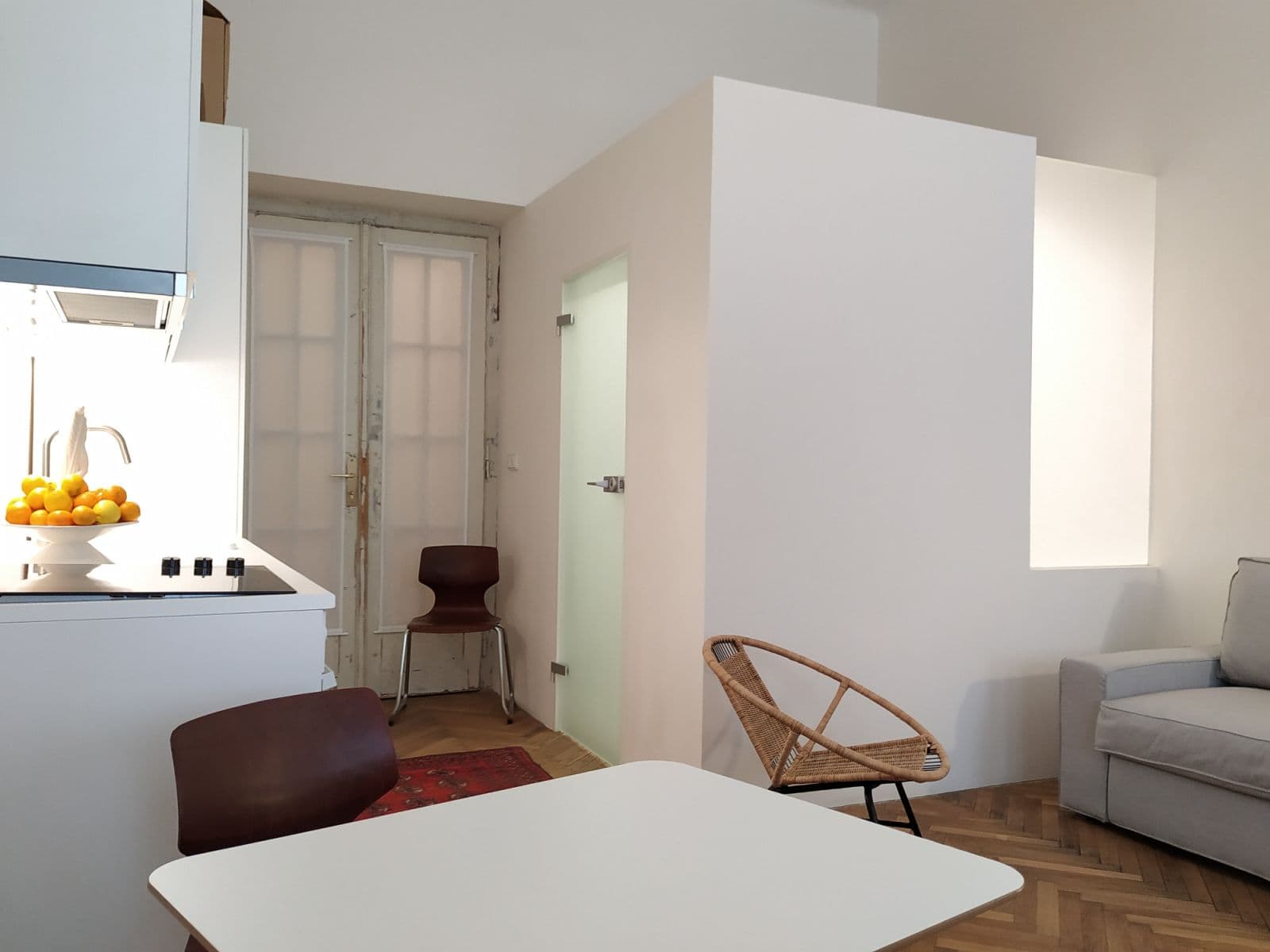 Pronájem bytu  30 m², Prvního pluku, Praha, Praha