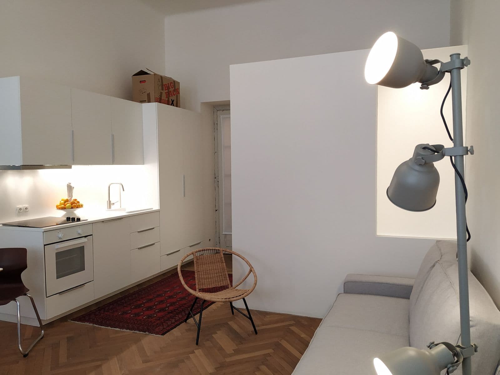 Pronájem bytu  30 m², Prvního pluku, Praha, Praha
