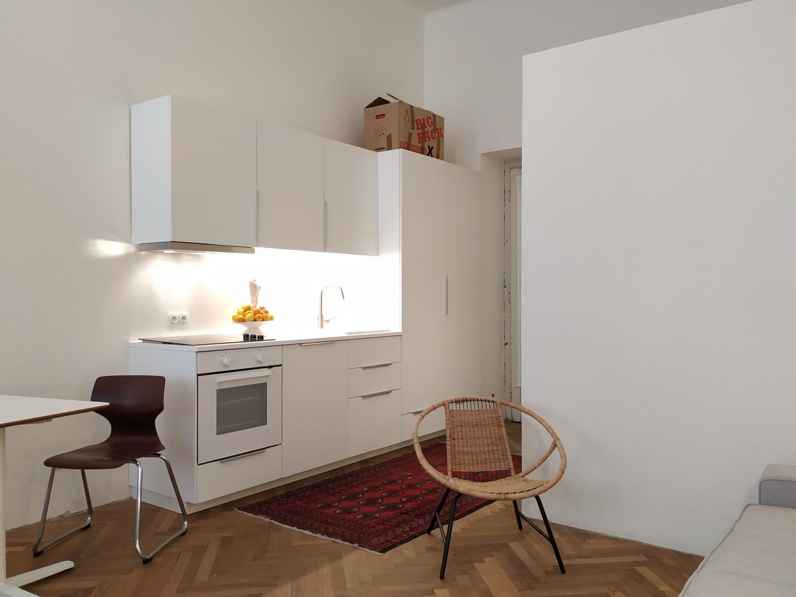 Pronájem bytu  30 m², Prvního pluku, Praha, Praha