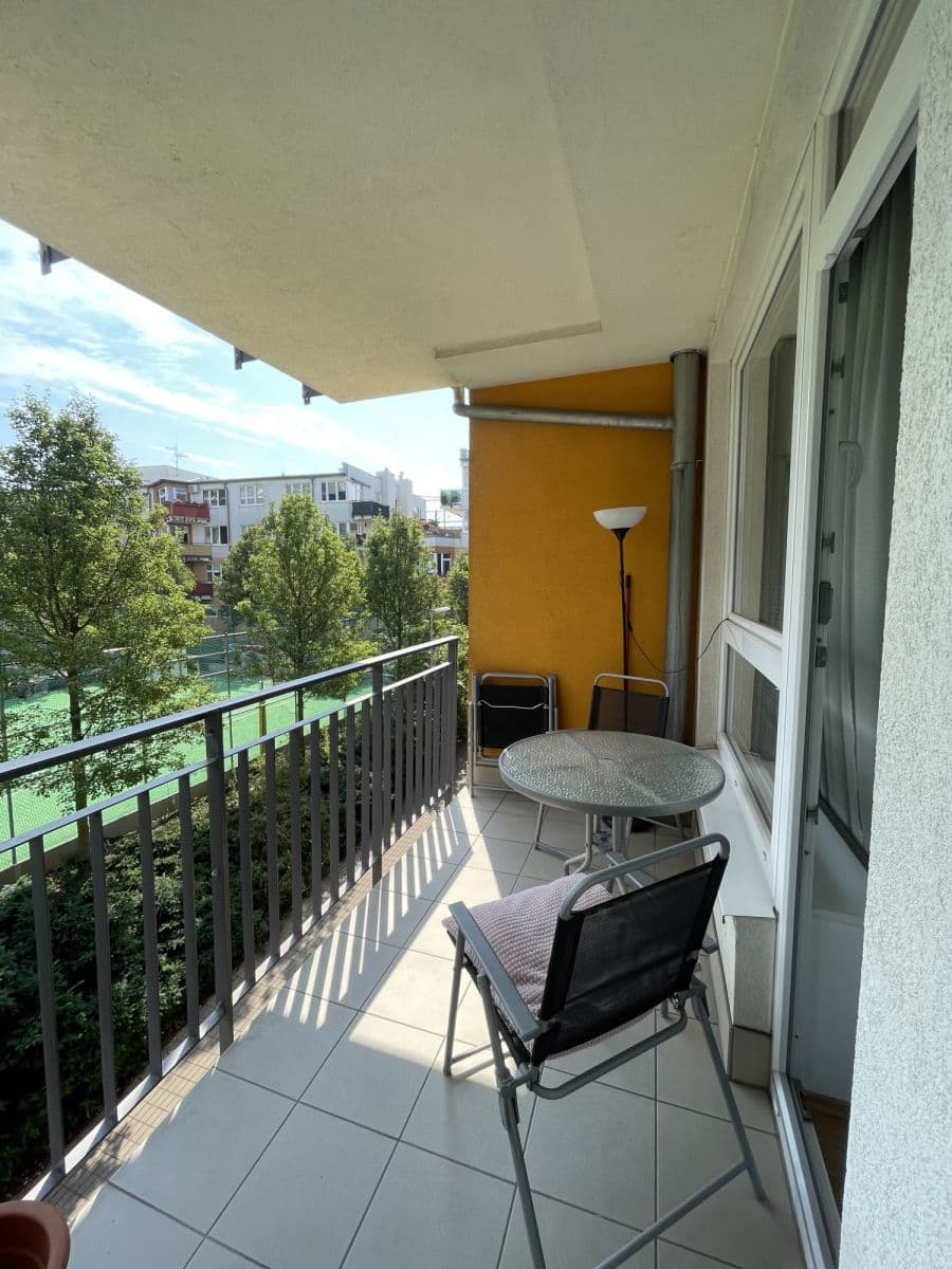 Pronájem bytu  50 m², Pod Harfou, Praha, Praha