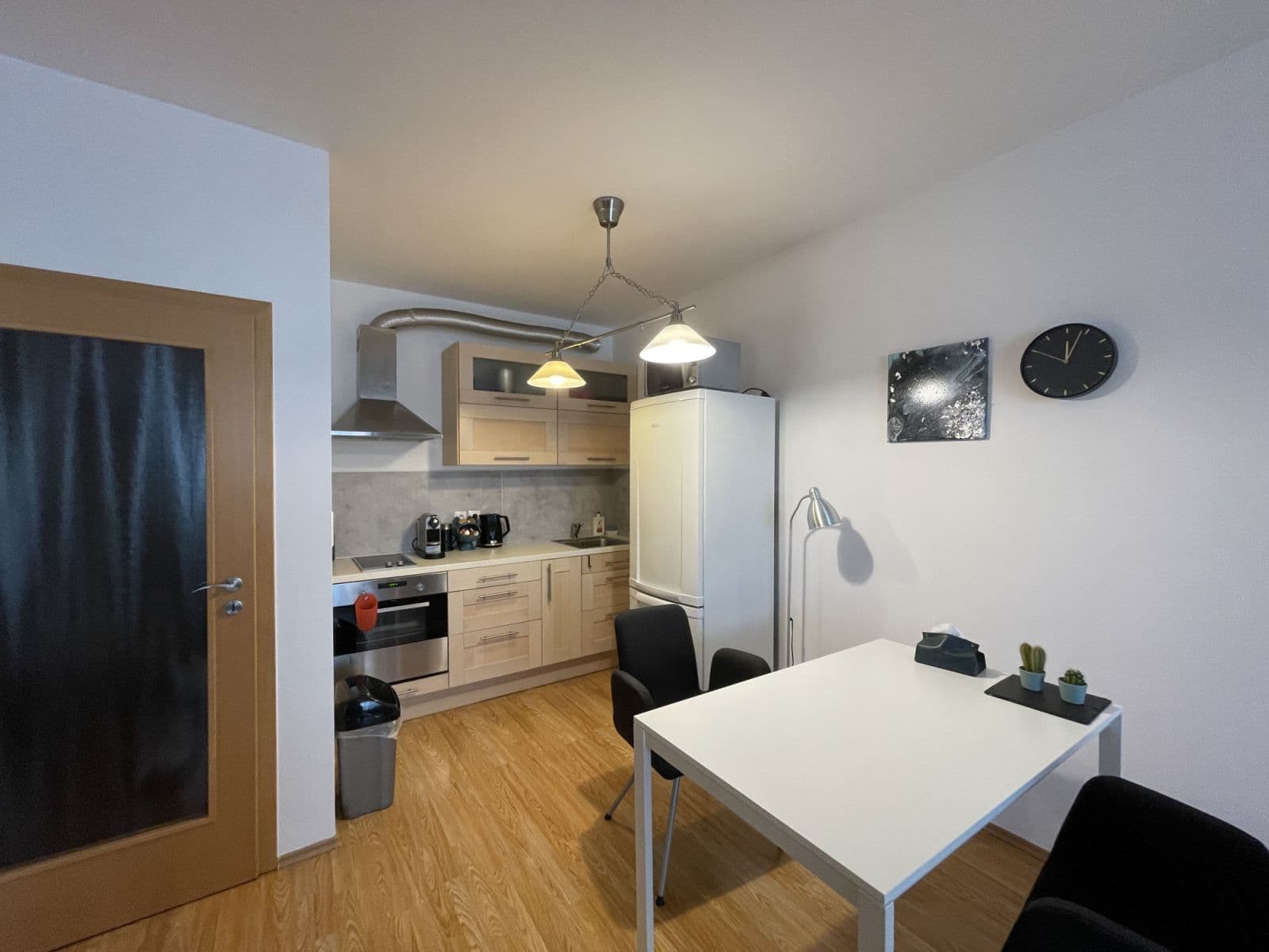 Pronájem bytu  50 m², Pod Harfou, Praha, Praha