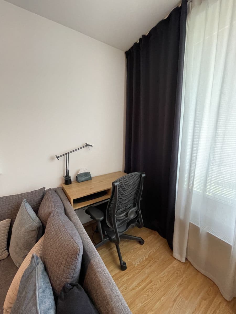 Pronájem bytu  50 m², Pod Harfou, Praha, Praha