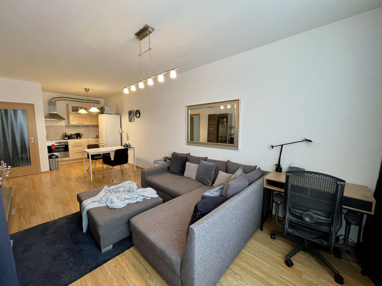 Pronájem bytu  50 m², Pod Harfou, Praha, Praha
