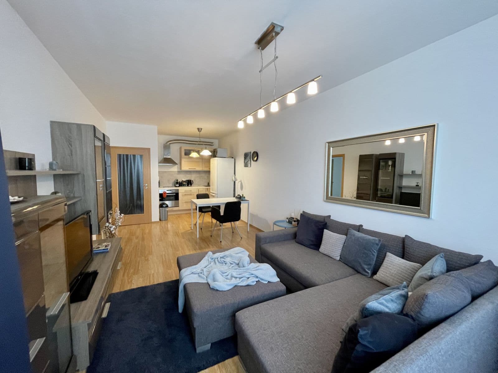 Pronájem bytu  50 m², Pod Harfou, Praha, Praha