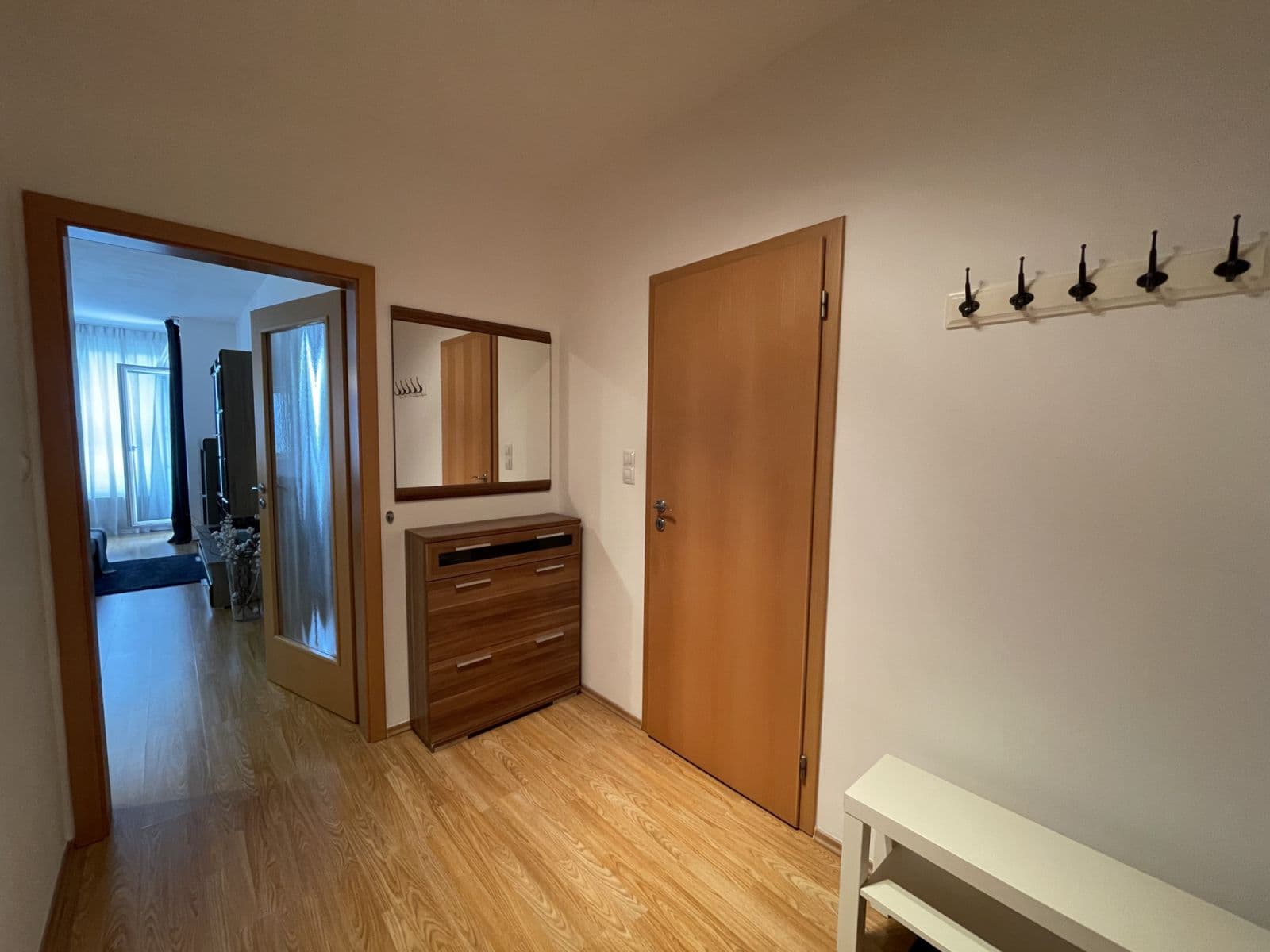 Pronájem bytu  50 m², Pod Harfou, Praha, Praha