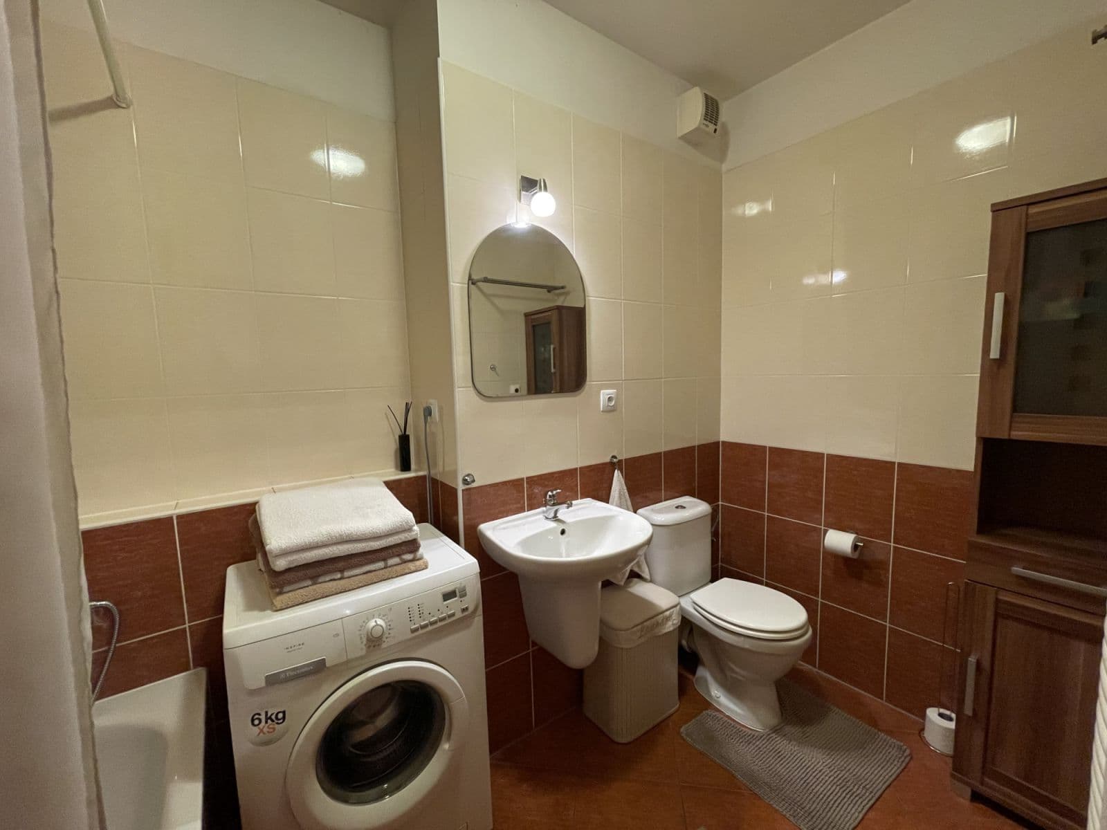 Pronájem bytu  50 m², Pod Harfou, Praha, Praha