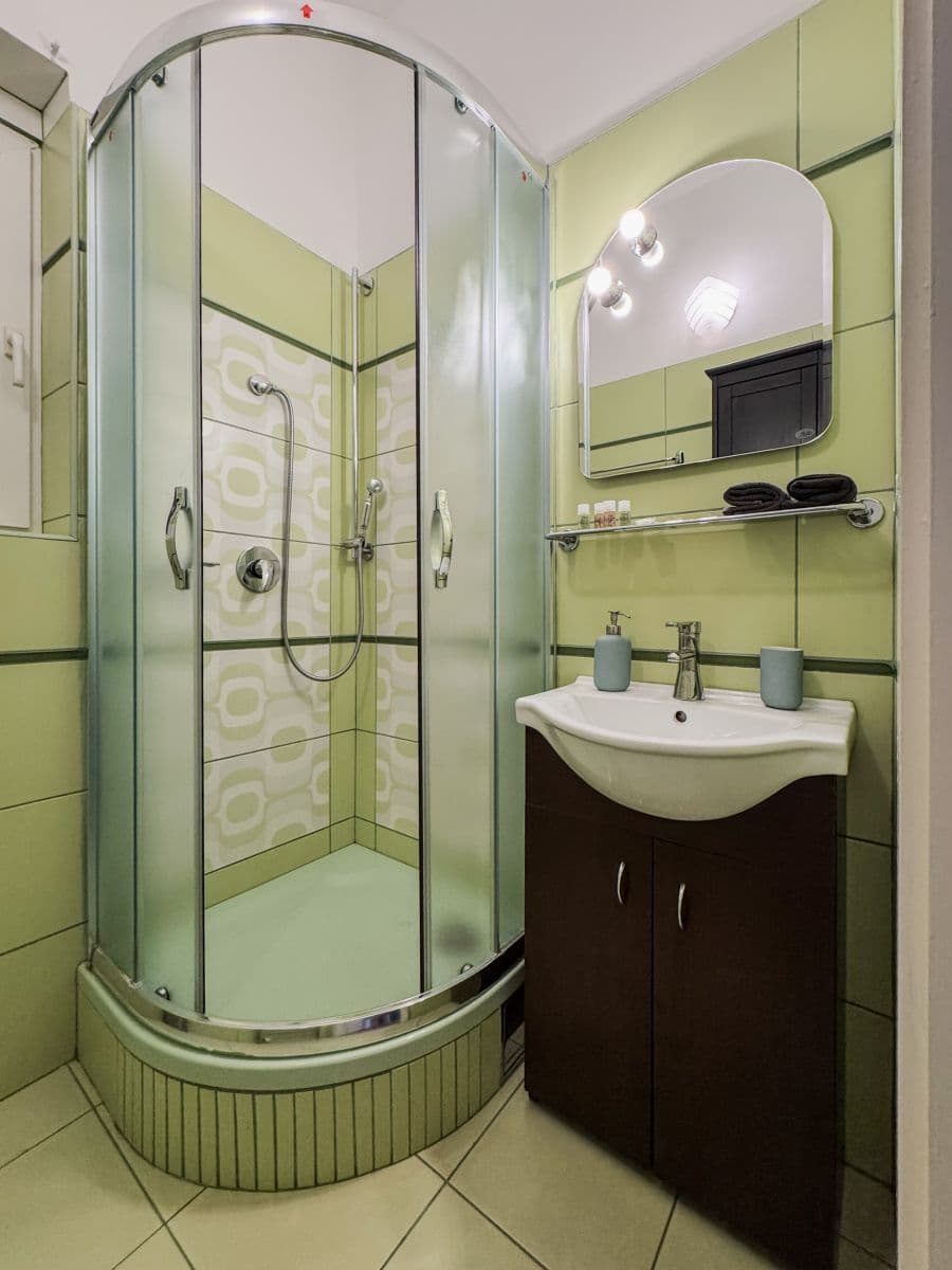 Pronájem bytu  120 m², Šmilovského, Praha, Praha