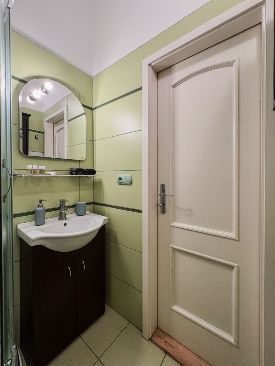 Pronájem bytu  120 m², Šmilovského, Praha, Praha