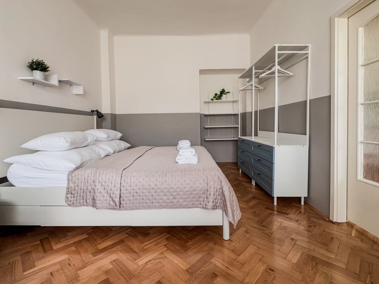 Pronájem bytu  120 m², Šmilovského, Praha, Praha