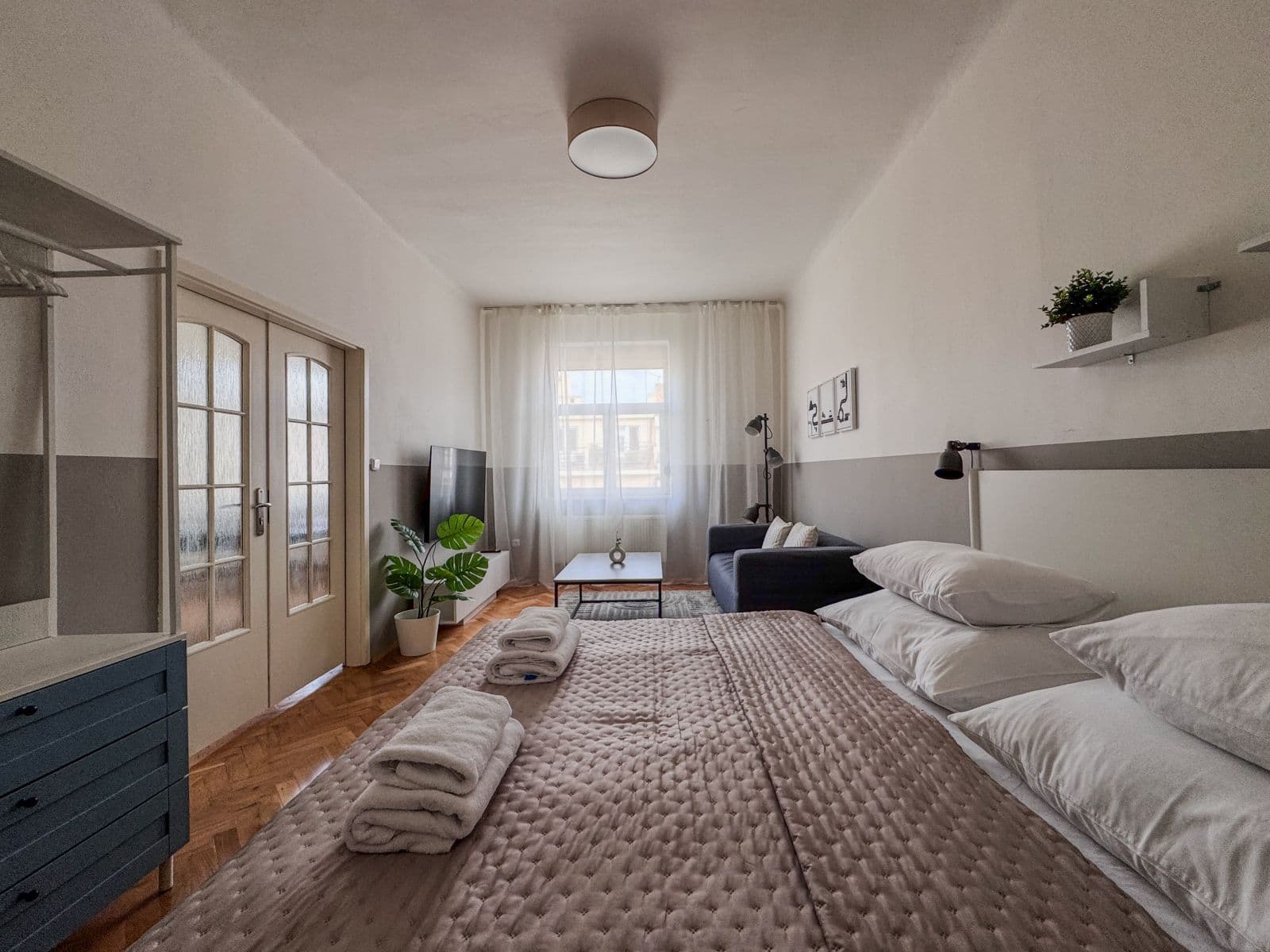 Pronájem bytu  120 m², Šmilovského, Praha, Praha