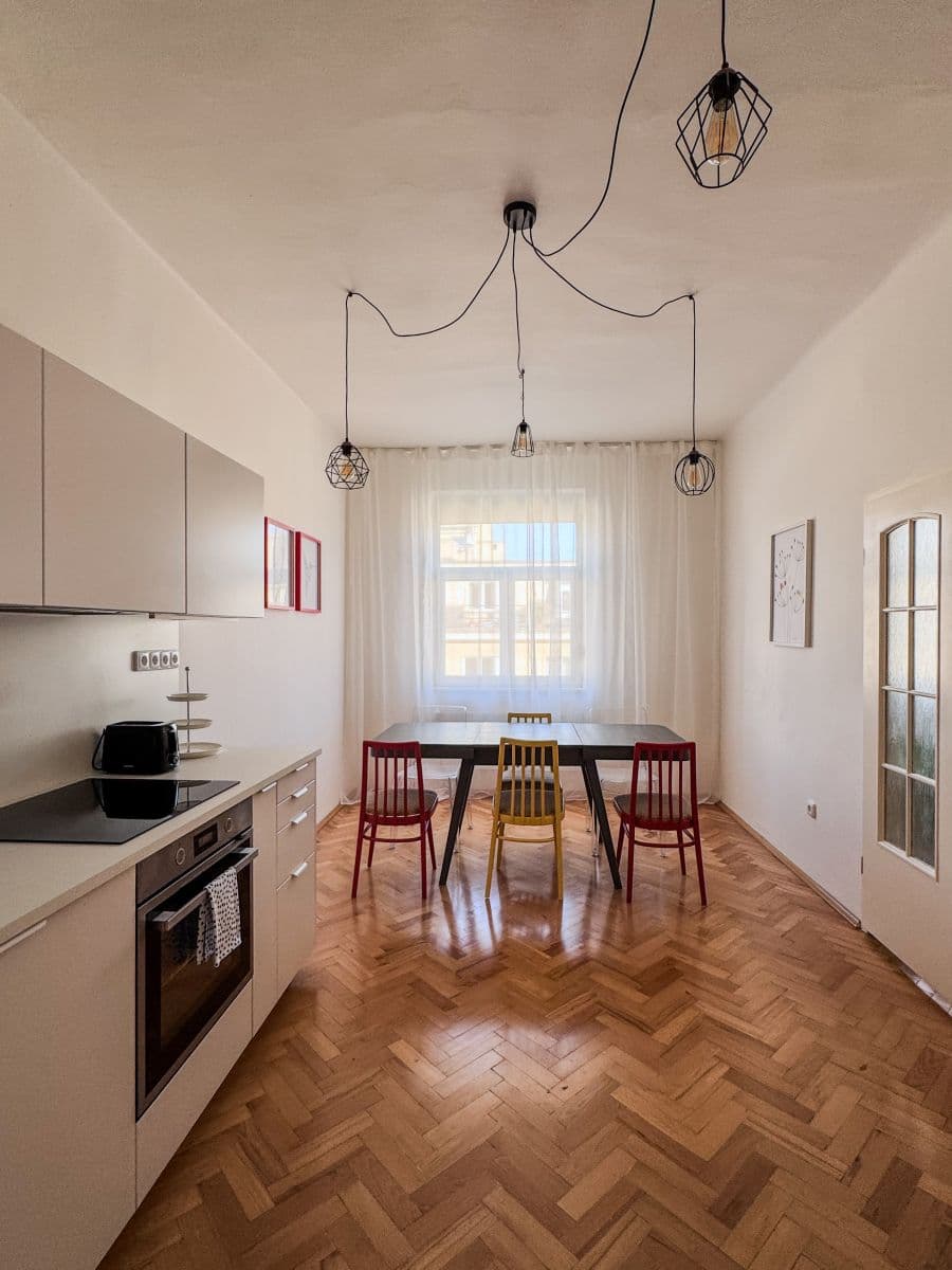 Pronájem bytu  120 m², Šmilovského, Praha, Praha