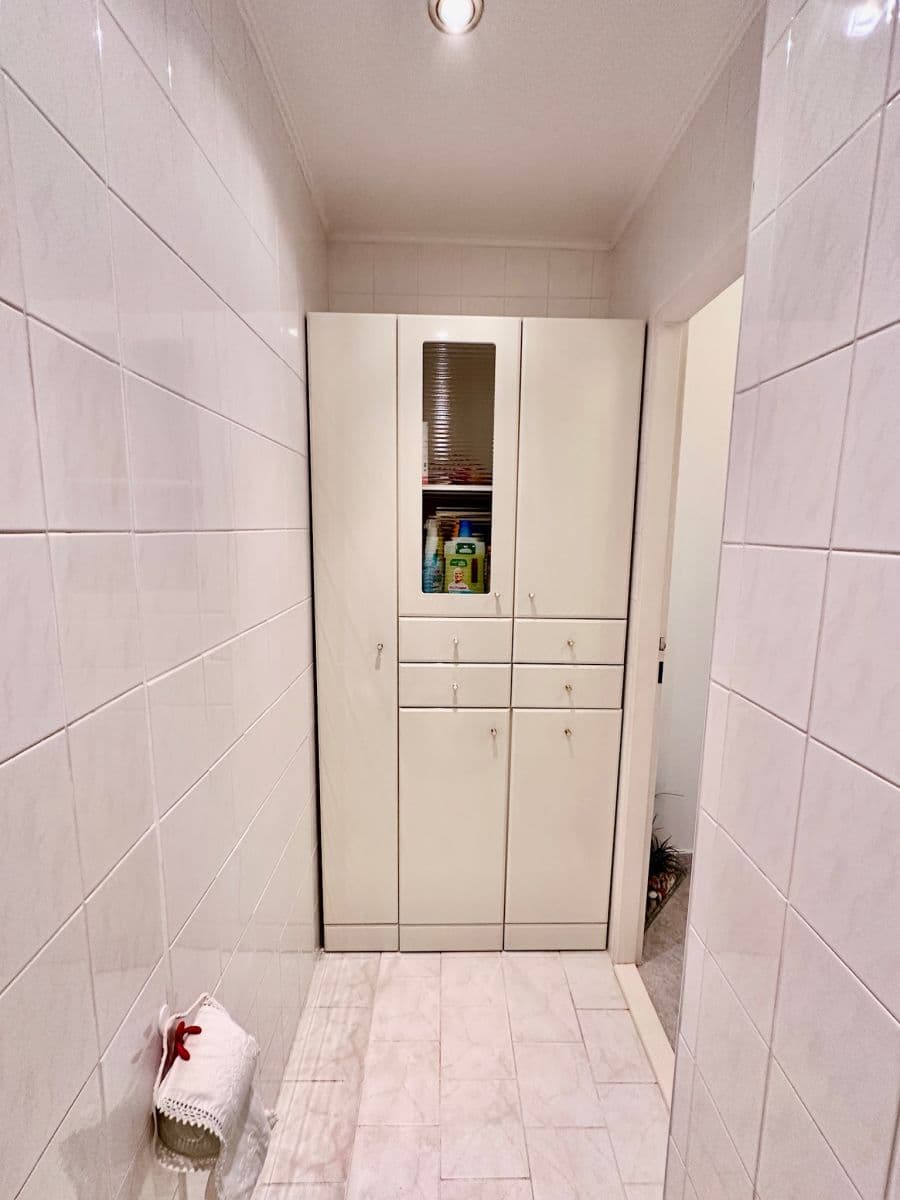 Pronájem bytu  72 m², Mimoňská, Praha, Praha