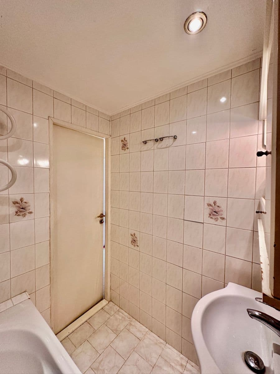 Pronájem bytu  72 m², Mimoňská, Praha, Praha