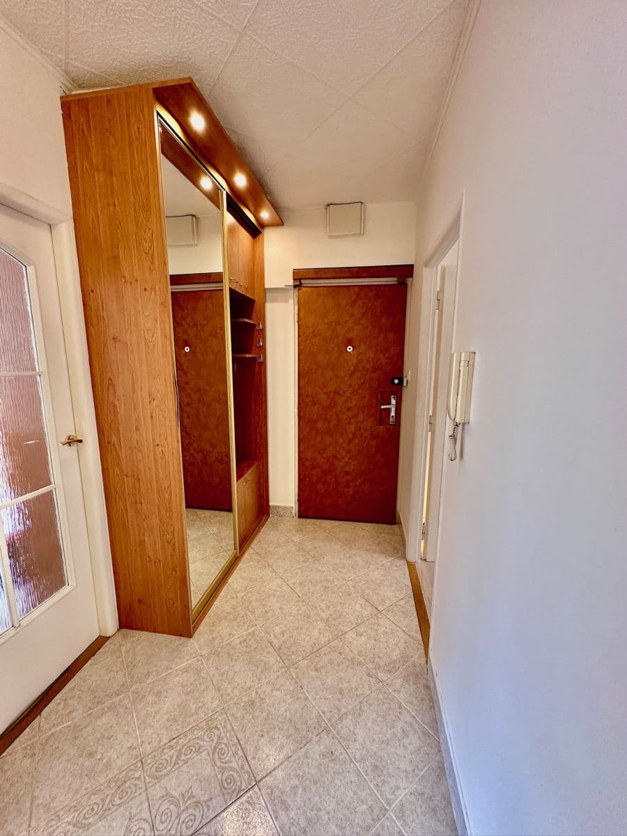 Pronájem bytu  72 m², Mimoňská, Praha, Praha