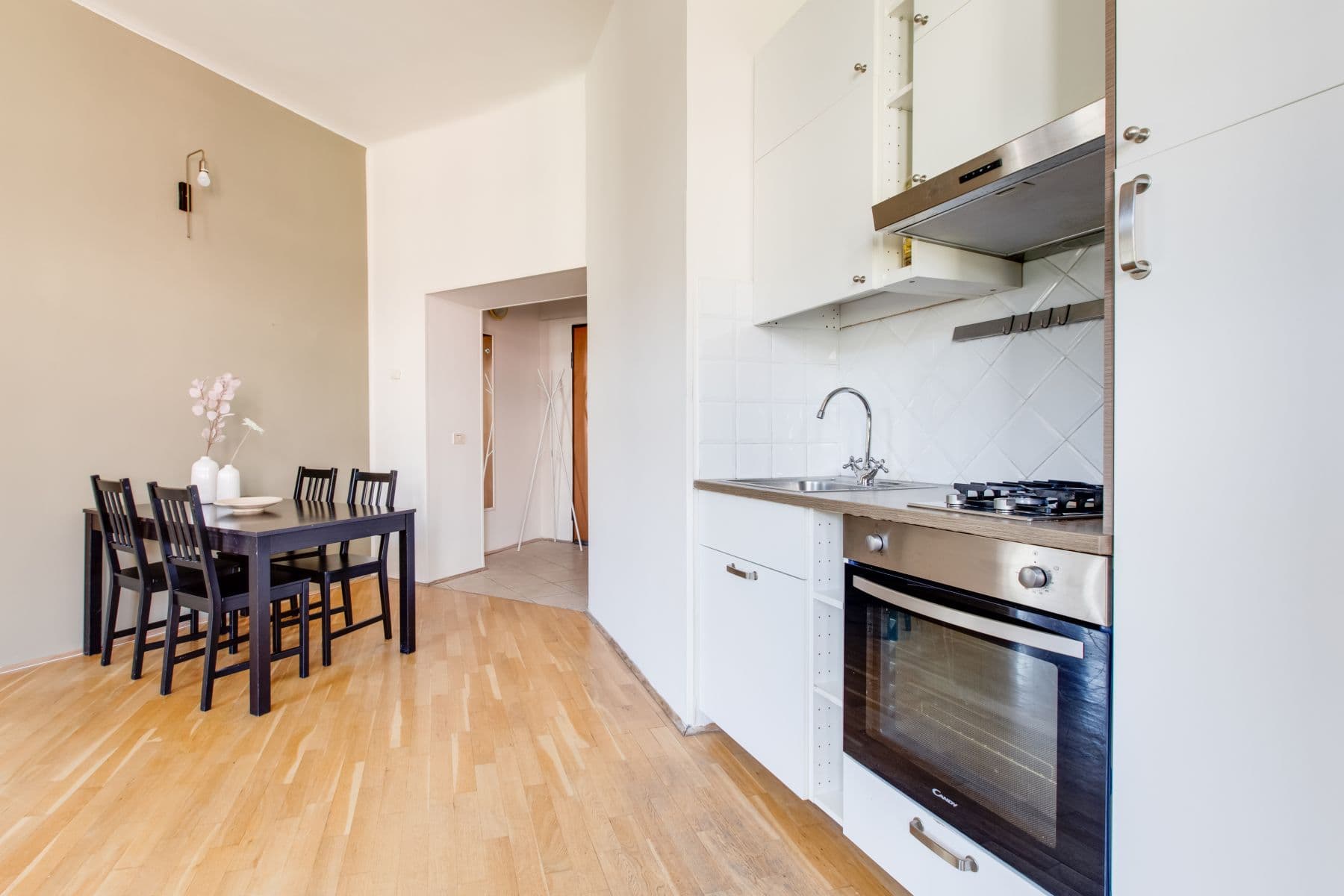 Pronájem bytu  55 m², Kubova, Praha, Praha
