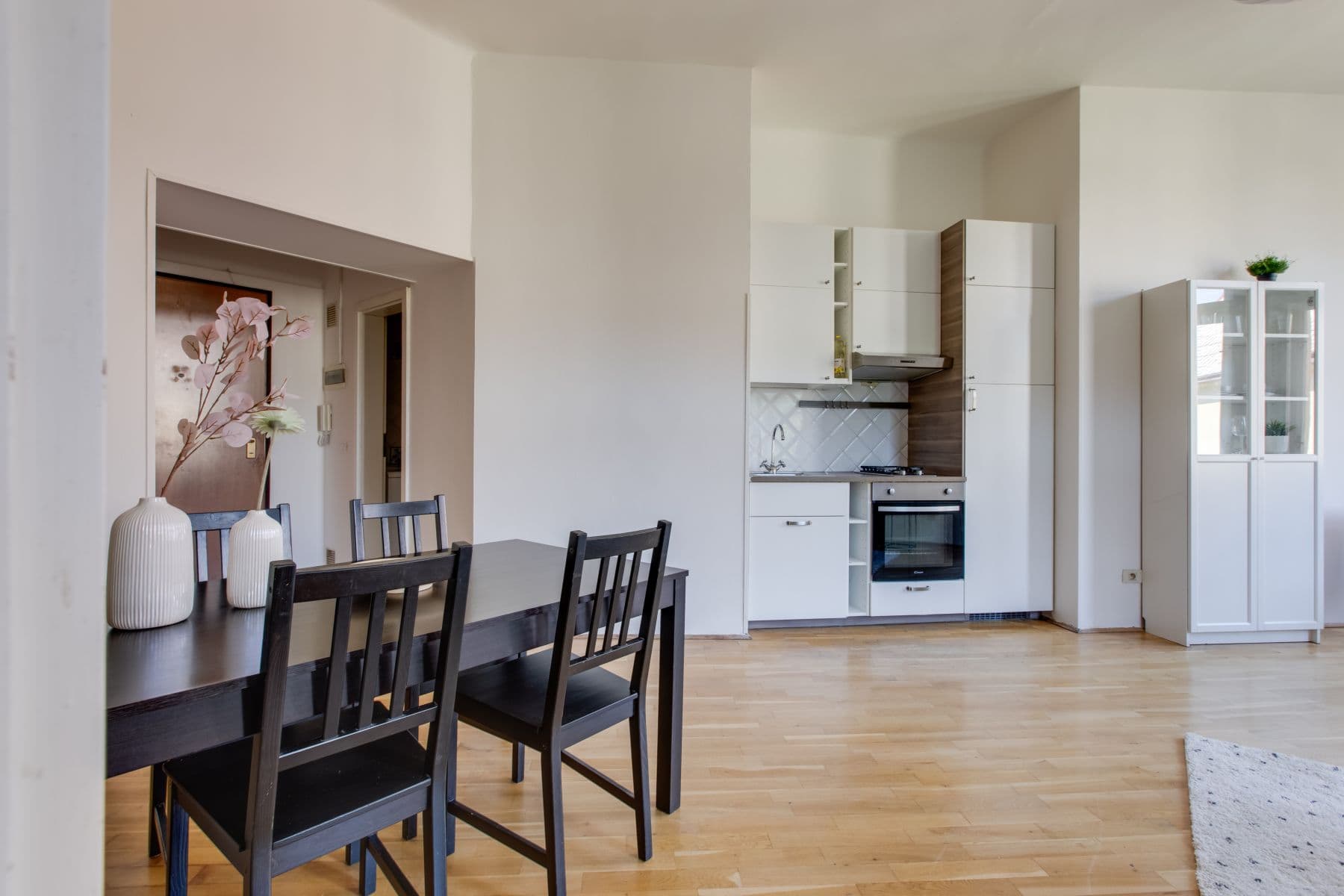 Pronájem bytu  55 m², Kubova, Praha, Praha