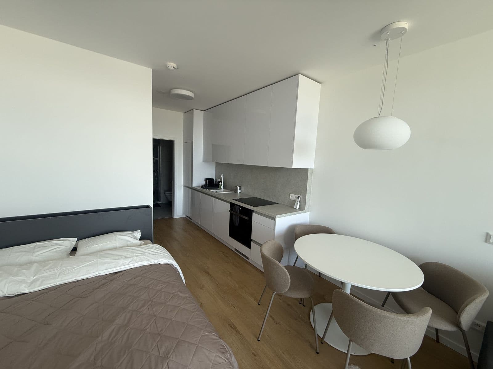 Pronájem bytu  30 m², Rožňavská, Nové Mesto, Bratislavský kraj